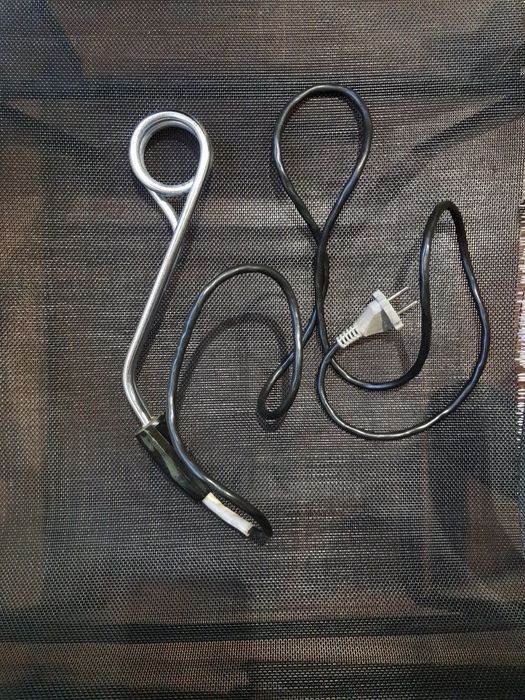 Продаётся большой электро кипятильник.