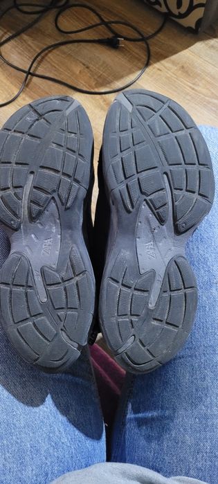 Продам кросівки Zara в хорошому стані, дуже стильні та зручні.