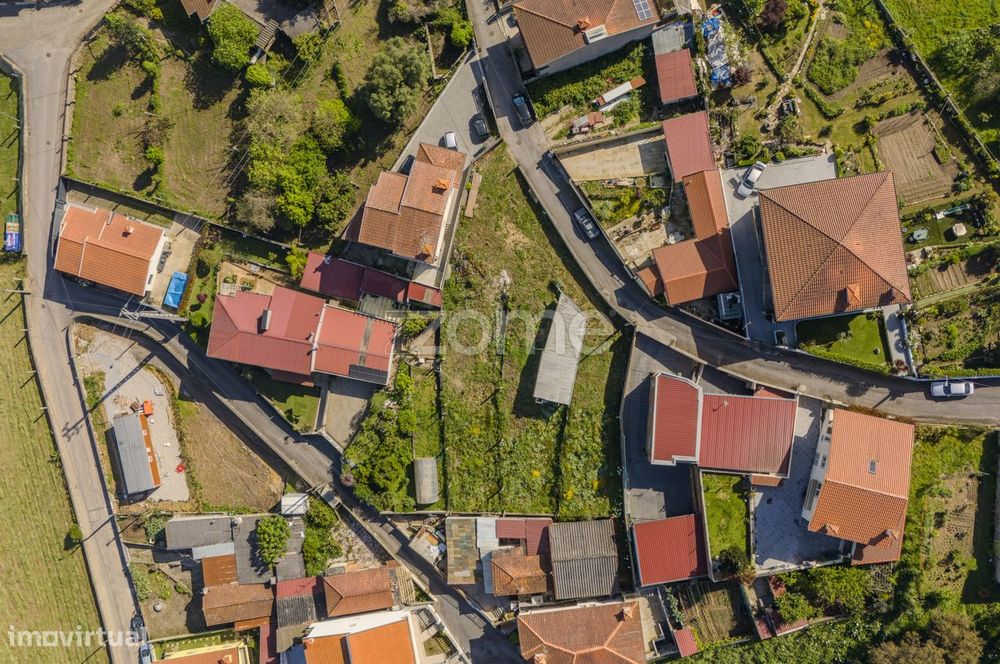 Terreno com 950m2 de construção na Trofa