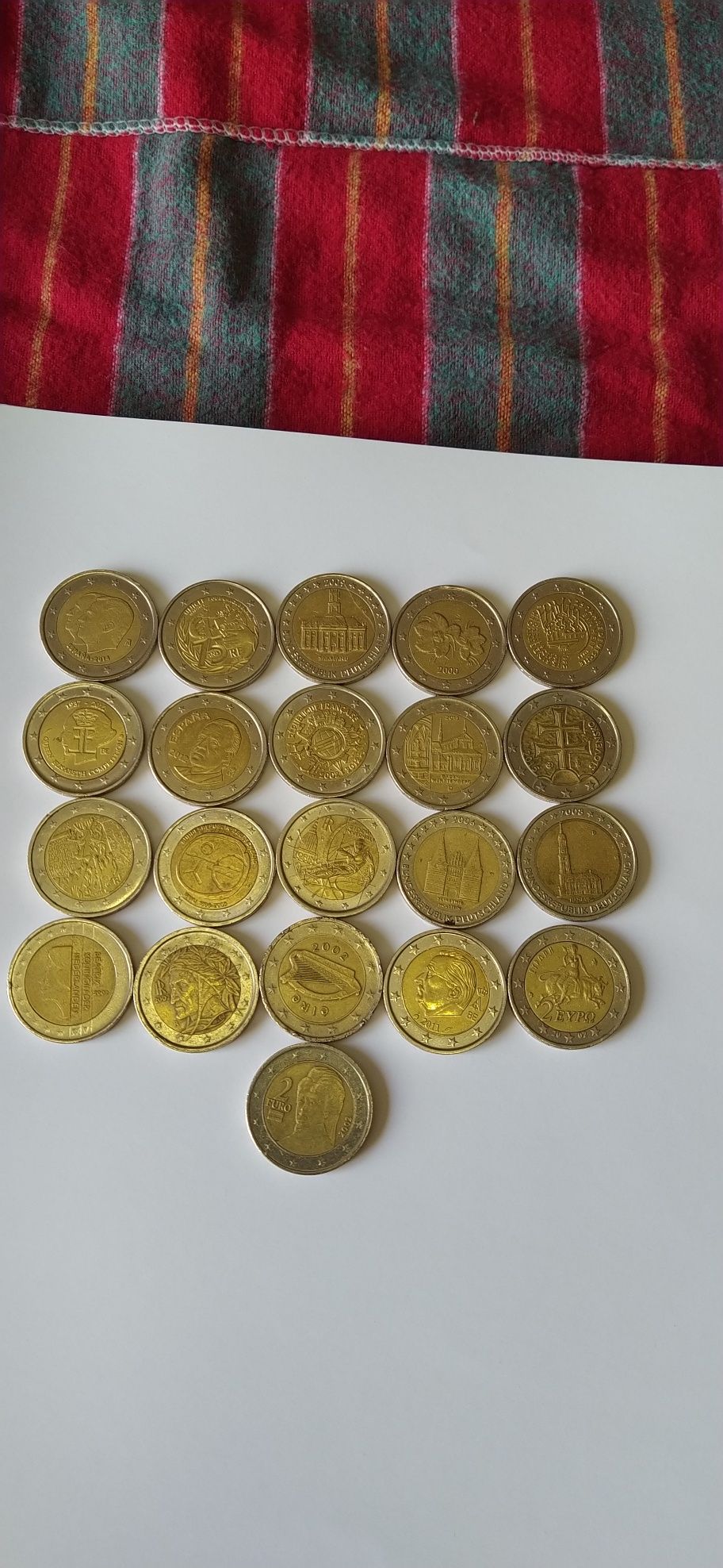 Cedo moedas de dois a partir de 5 € cada