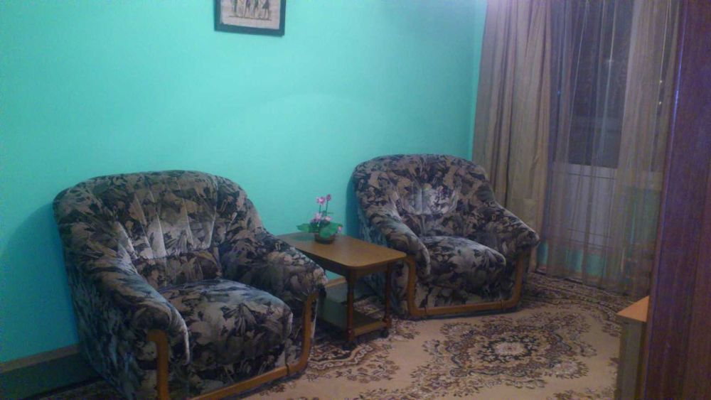 Диван і 2 крісла по 3200 - комплект м`яких меблів б/у в гарному стані