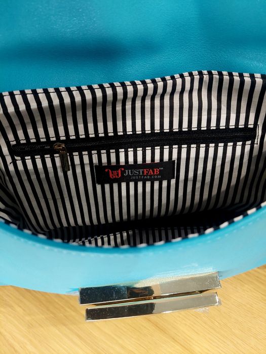 Duża kopertówka w pięknym turkusowym kolorze ze złotymi dodatkami