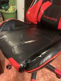 Krzesło gamingowe mocno zużyte