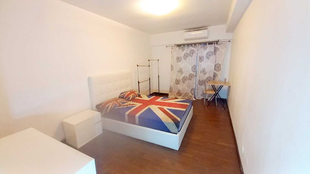 Quarto com casa de banho