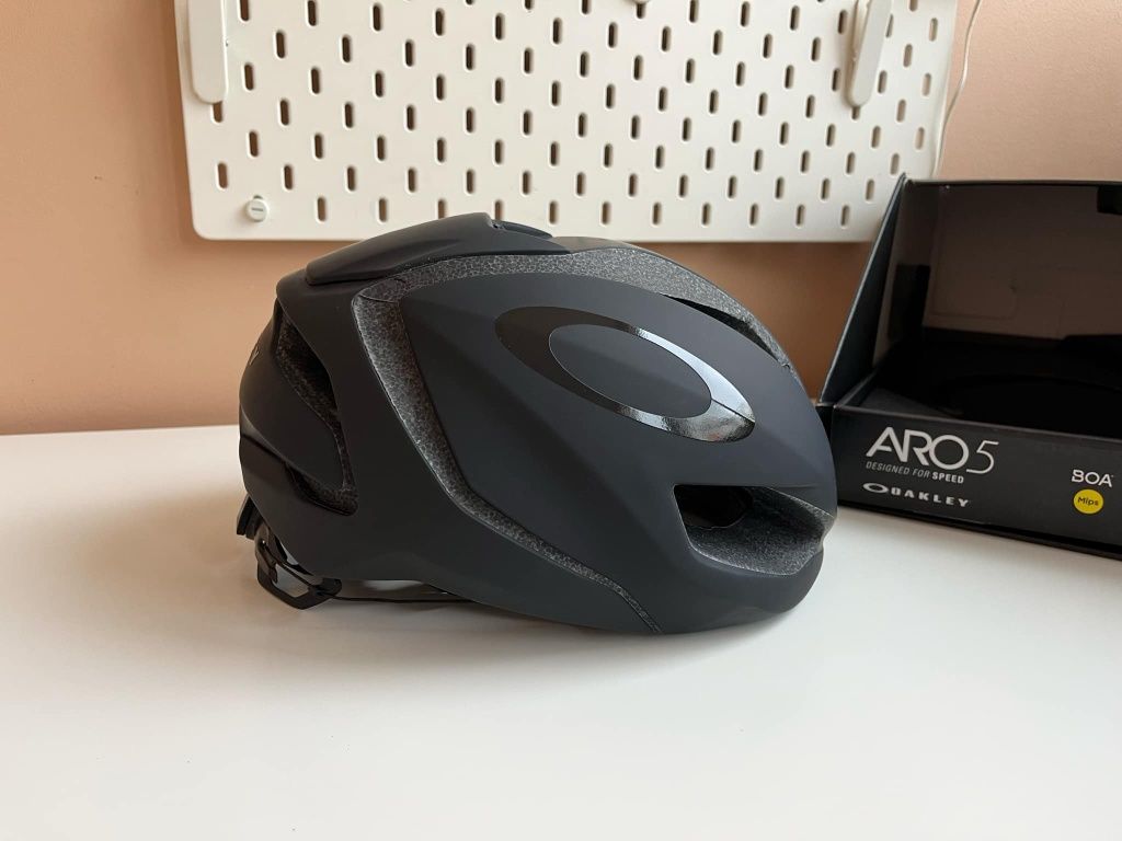 Велошолом Oakley Aro5 MIPS Blackout L шосейний шлем велосипедний