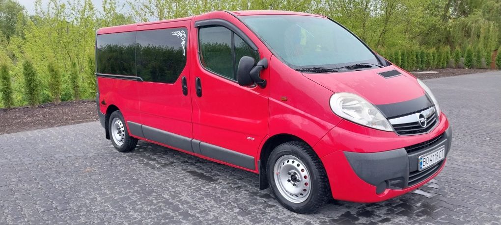 Продам Opel Vivaro 2011 року в хорошому стані