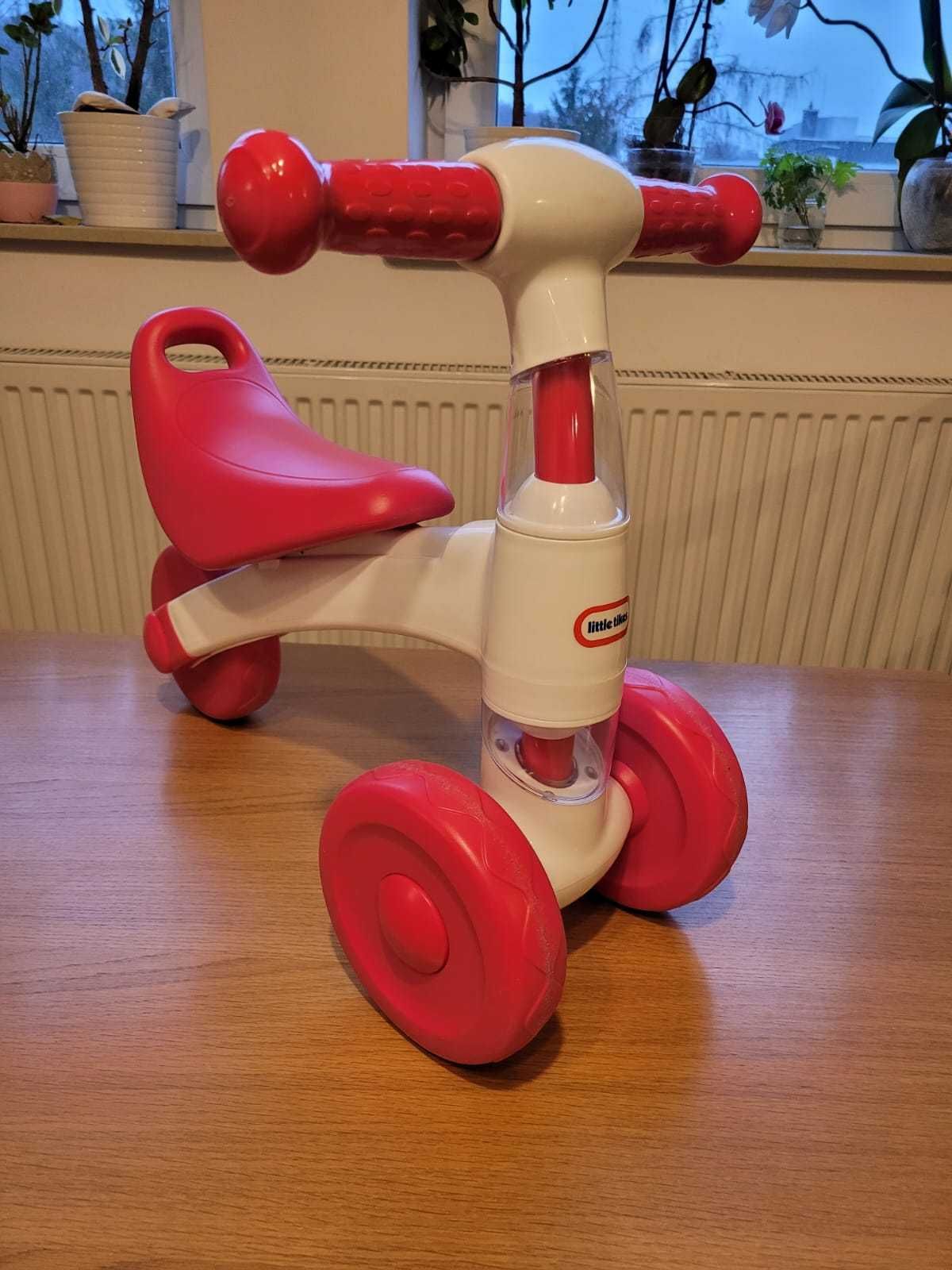 Różowy trójkołowy rowerek biegowy Little Tikes