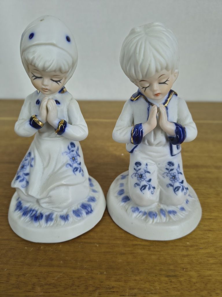 Porcelanowe figurki para dzieci w modlitwie – chłopiec i dziewczynka