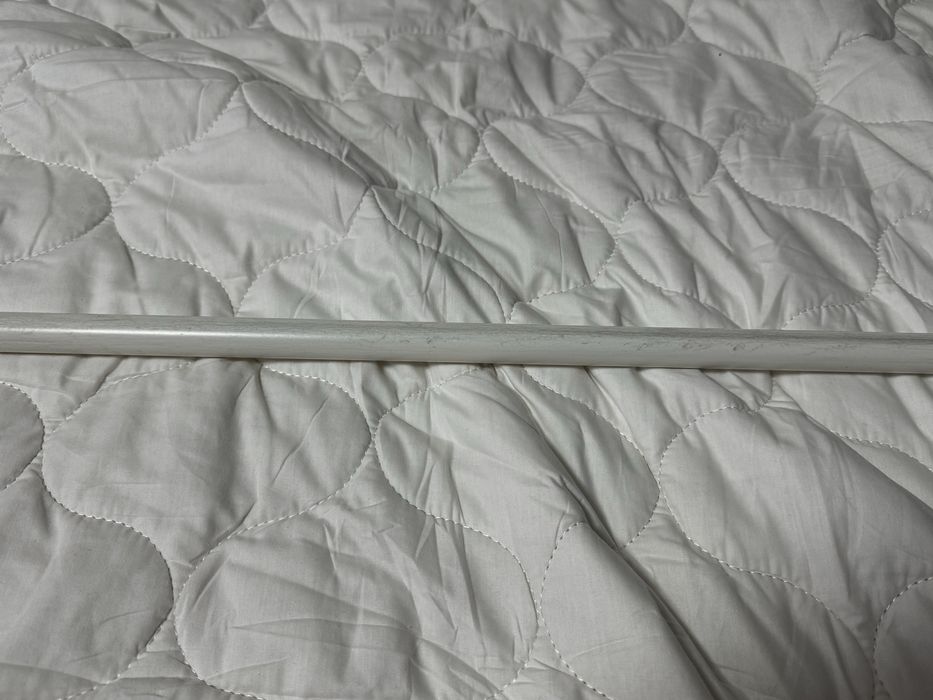 Карніз металевий одинарний.