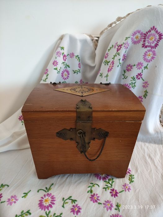 Деревянная шкатулка сундучок, олимпиада 1980 г, письма друзей. 19х16х1