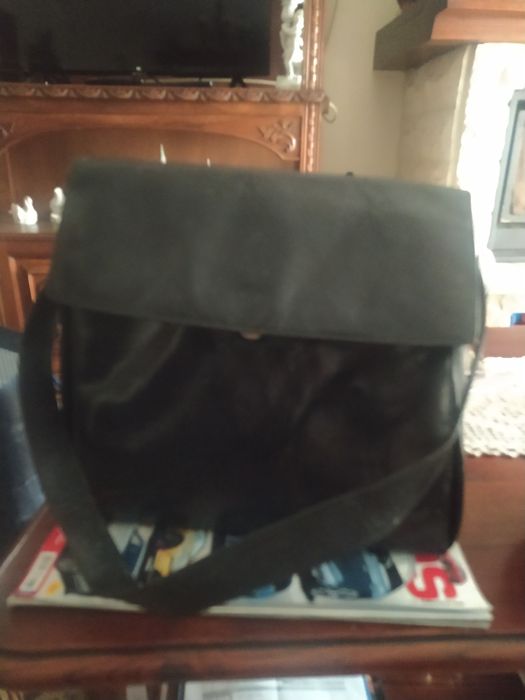 Carteira uma alça cor preta