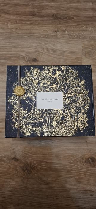 Luksusowe Pudełko Dior z Magnetycznym Zamknięciem – Edycja Limitowana