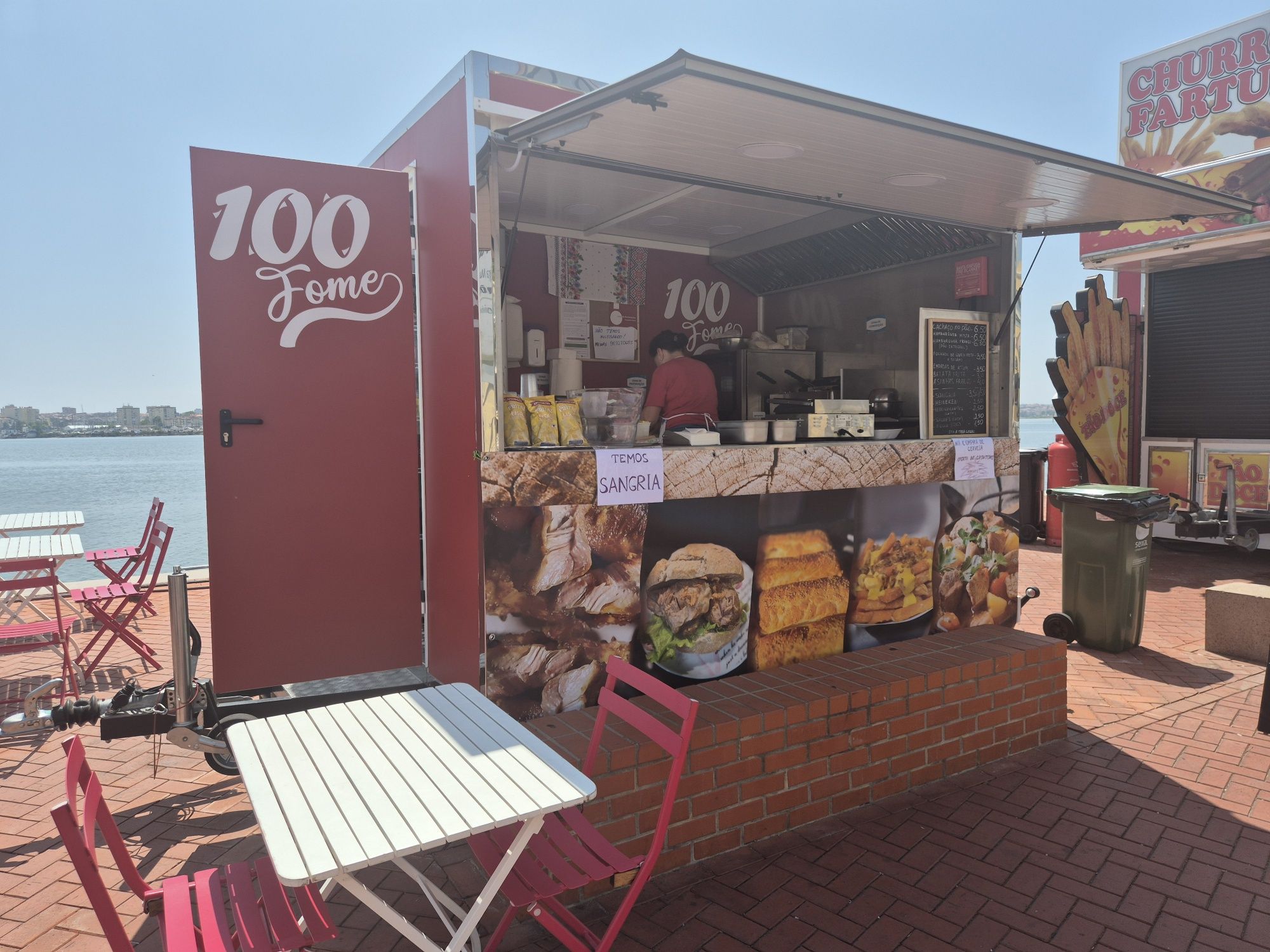 OPORTUNIDADE DE NEGÓCIO!Foodtruck praticamente nova, pronta a funciona