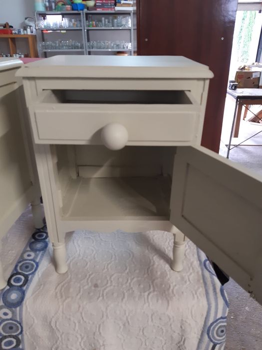 Conjunto de mesas de cabeceira