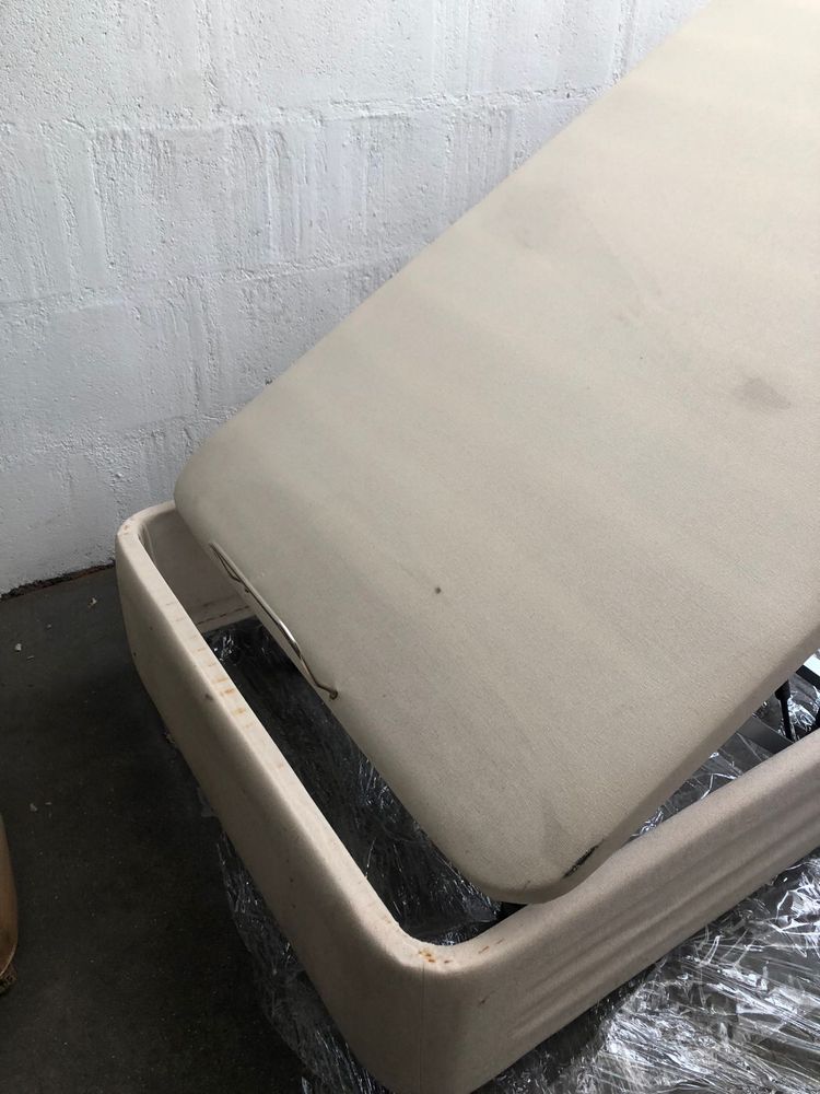 sommier (cama com fundo solteira