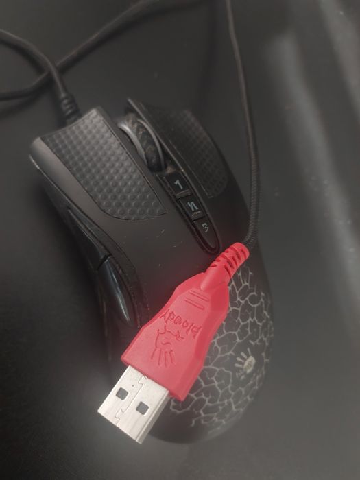 Мишка bloody. Читайте опис