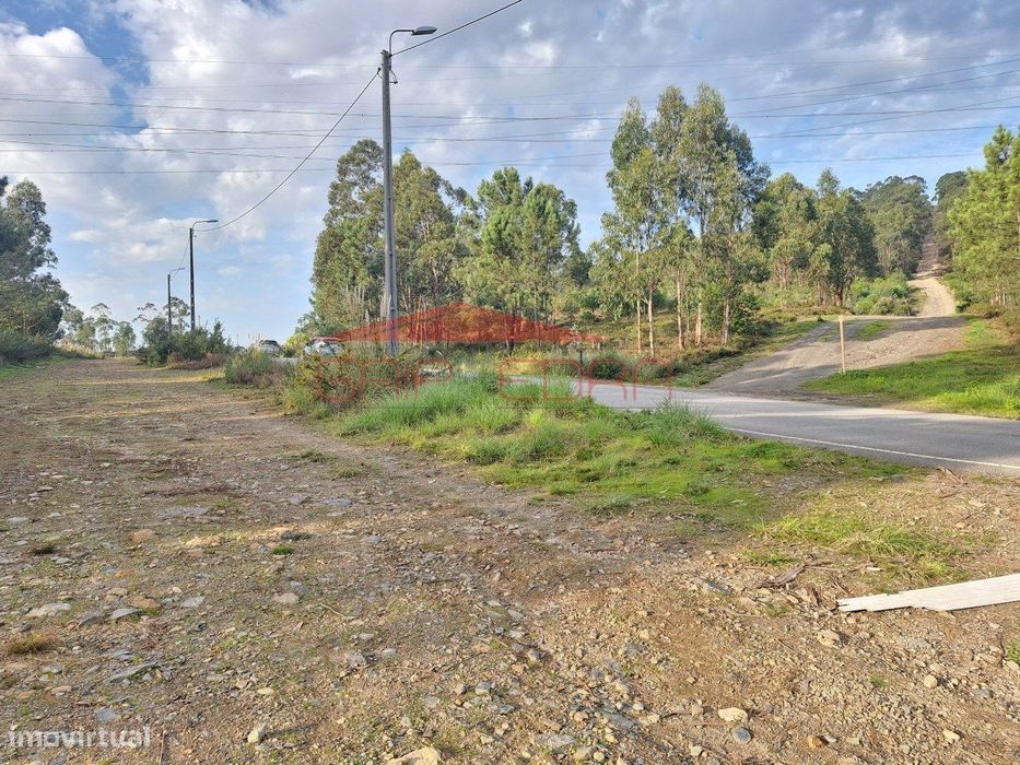 Terreno com 5 700 m2 na Quinta da Lousa em Valongo