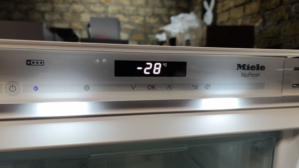 Морозильна камера Miele FN 30402 i