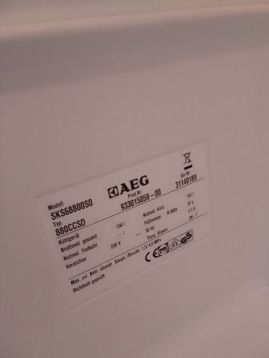 Міні холодильник AEG