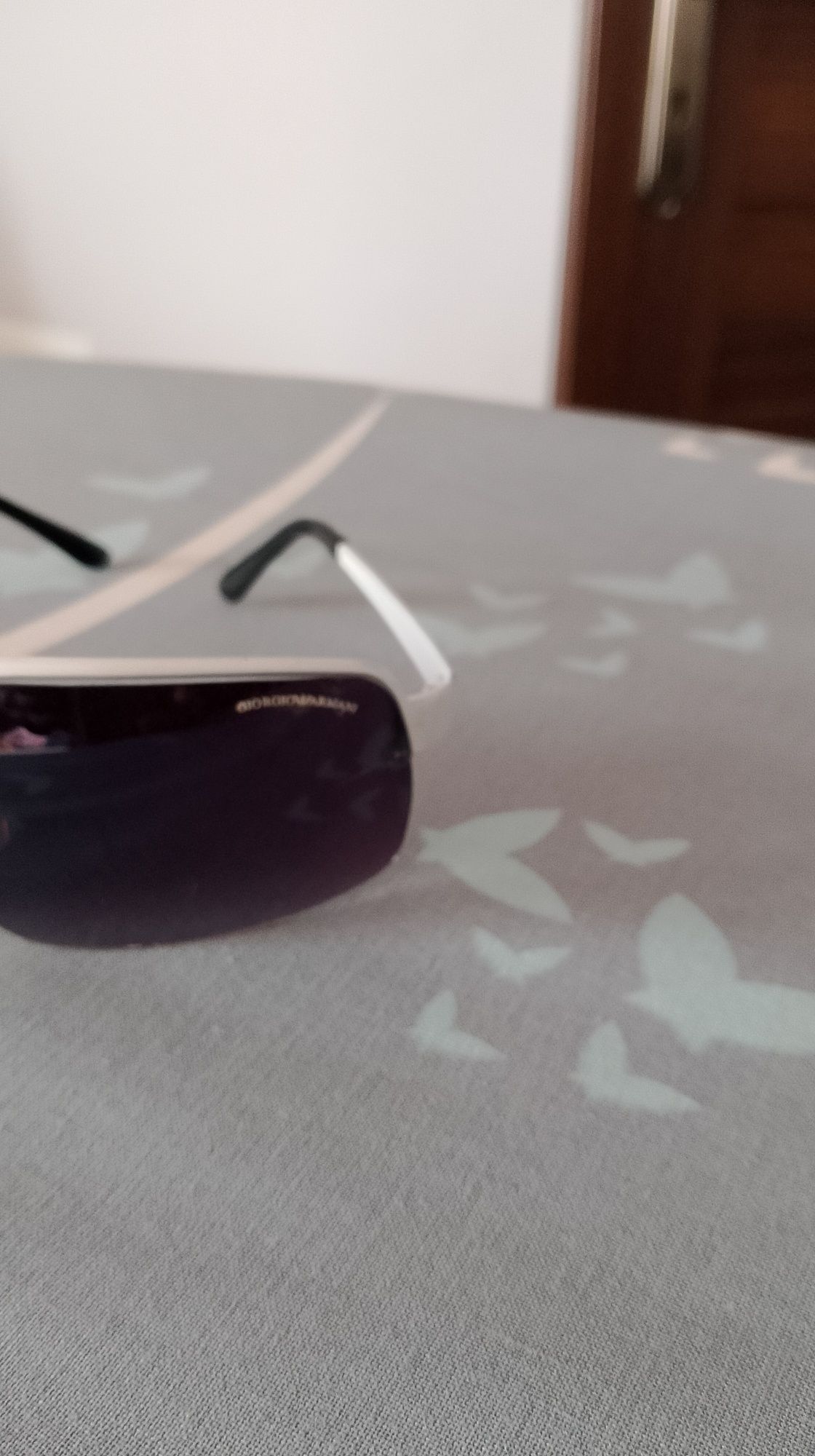 Okulary przeciwsłoneczne Giorgio Armani uszkodzone