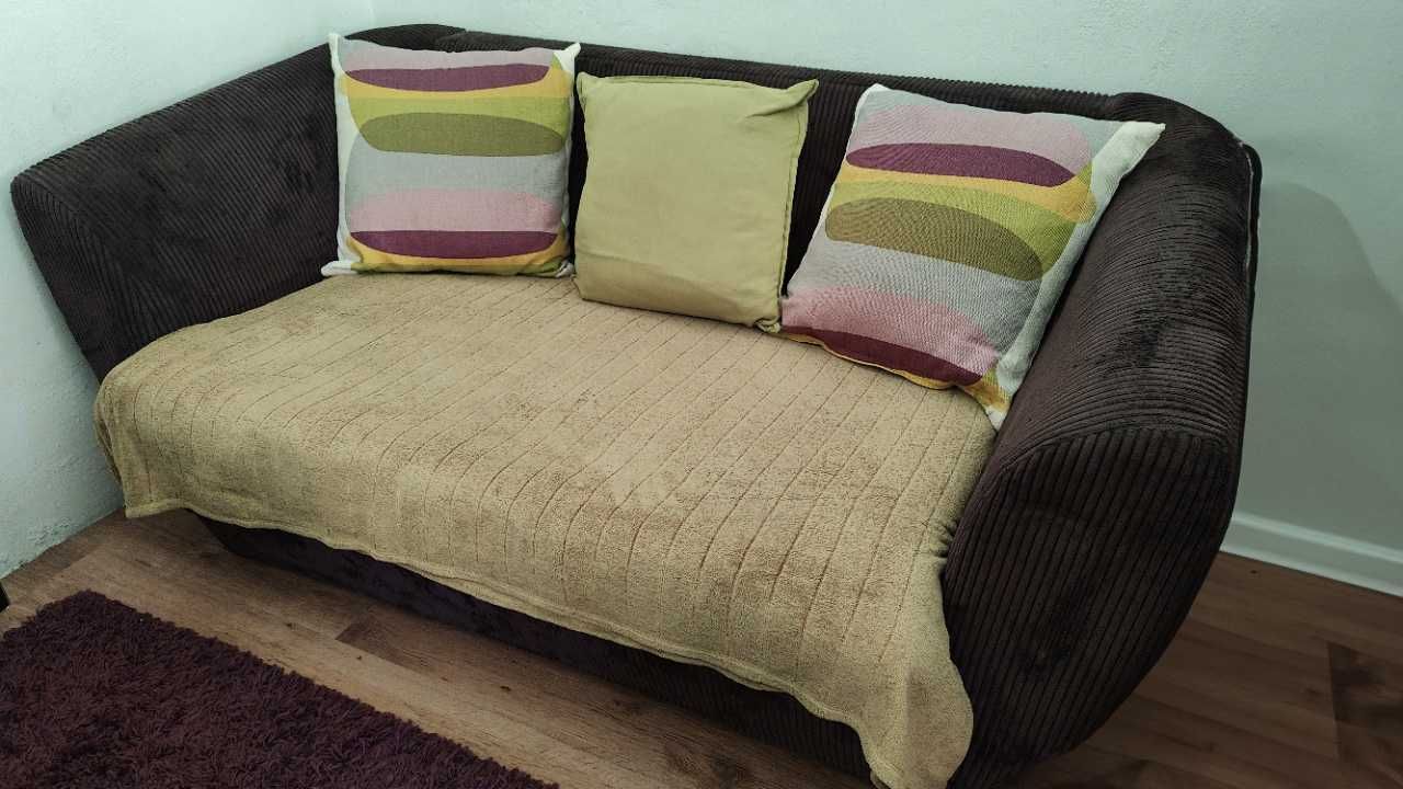 SOFA -Kanapa rozkładana sztruksowa miękka i wygodna. Stan bardzo dobry
