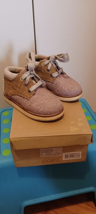 Botas marca Paez menino tamanho 27. Usadas uma vez.