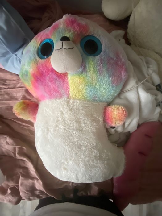 Pluszowa foka z dużymi oczami