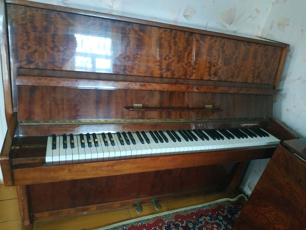 ,, Україна,, пианино.  Гарний звук.  Відмінний стан