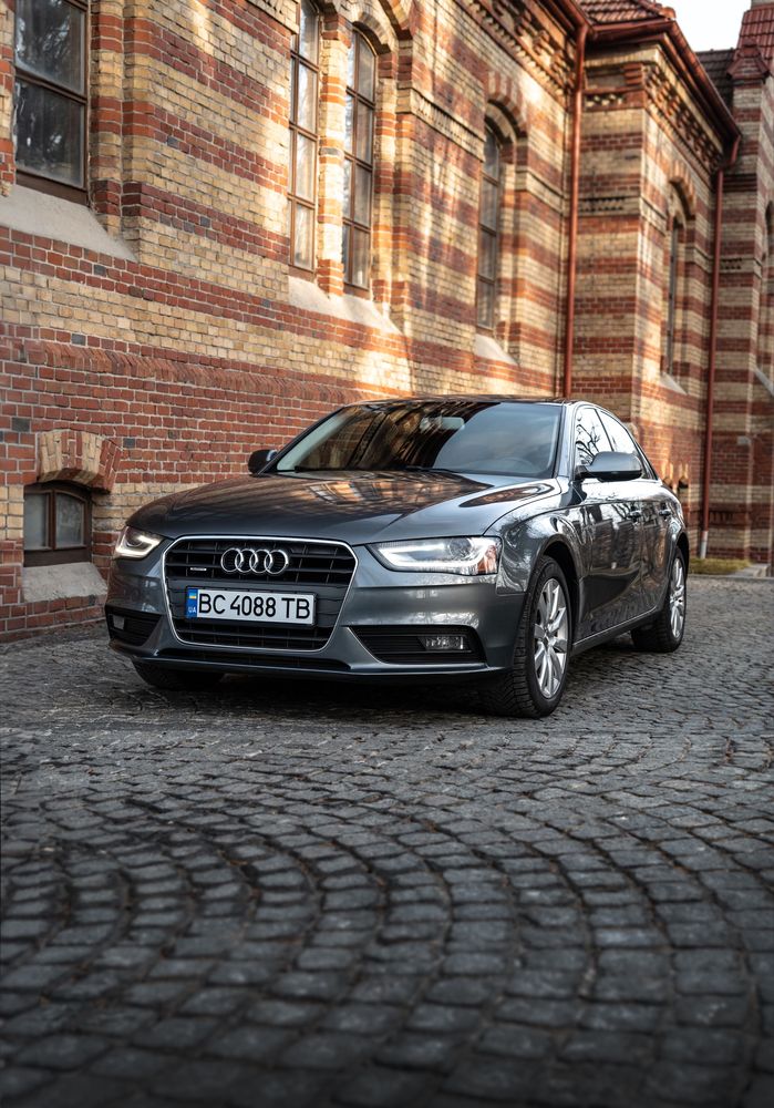 Audi A4 B8 2012р Рест!