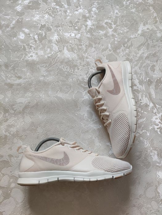 Жіночі кросівки Nike Flex Essential