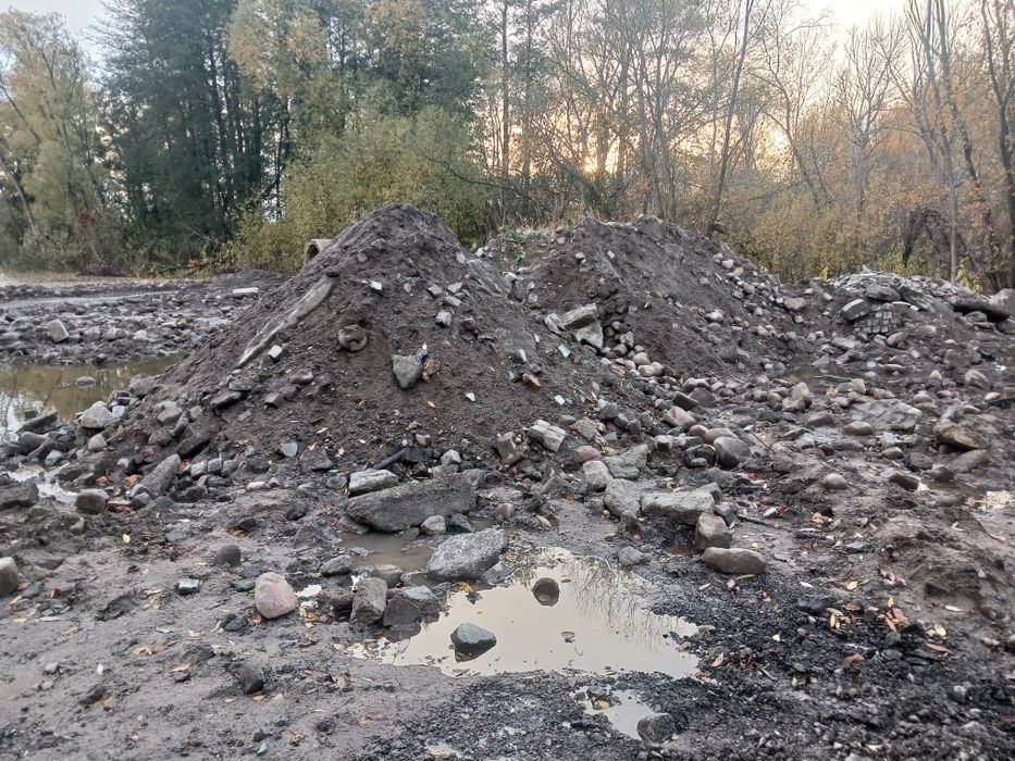 Oddam gratis ziemie około 100 ton z kamieniem i gruzem granitem