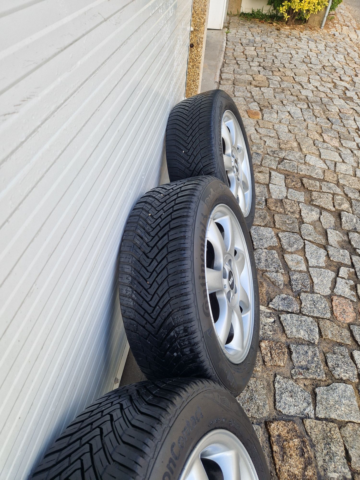 Jante 16' 4×100 em Mini c/ pneus