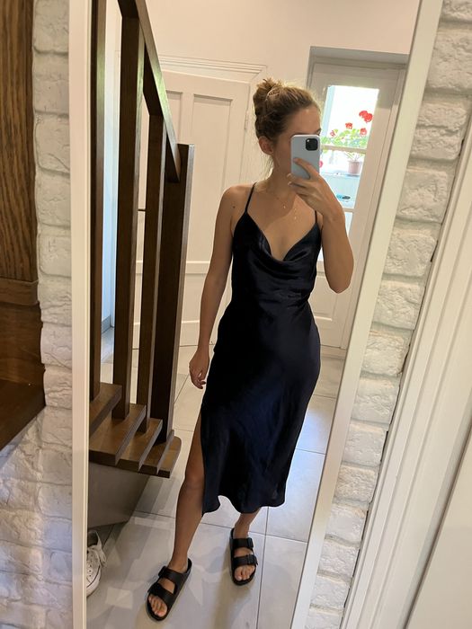 Satynowa sukienka granatowa Asos S 36 34 odkryte wiazane plecy