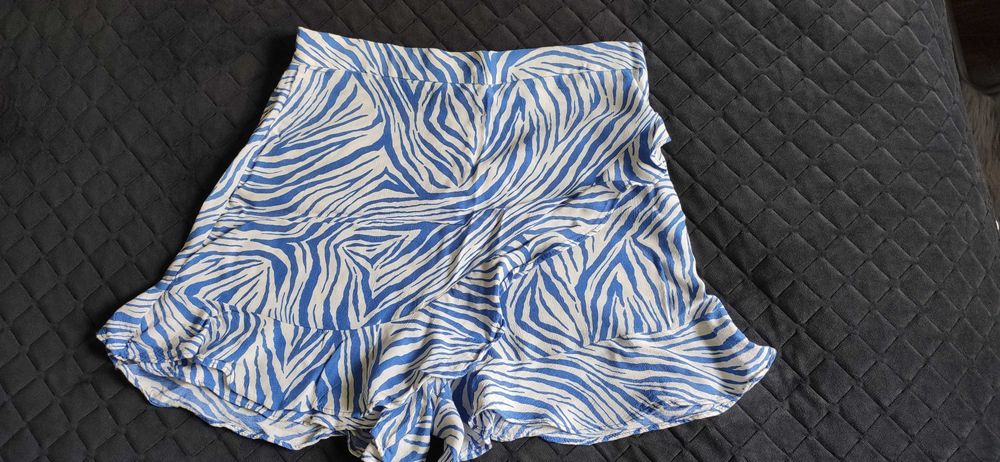 *Zara* Krótkie spodenki, spódnico-spodnie rozm. M