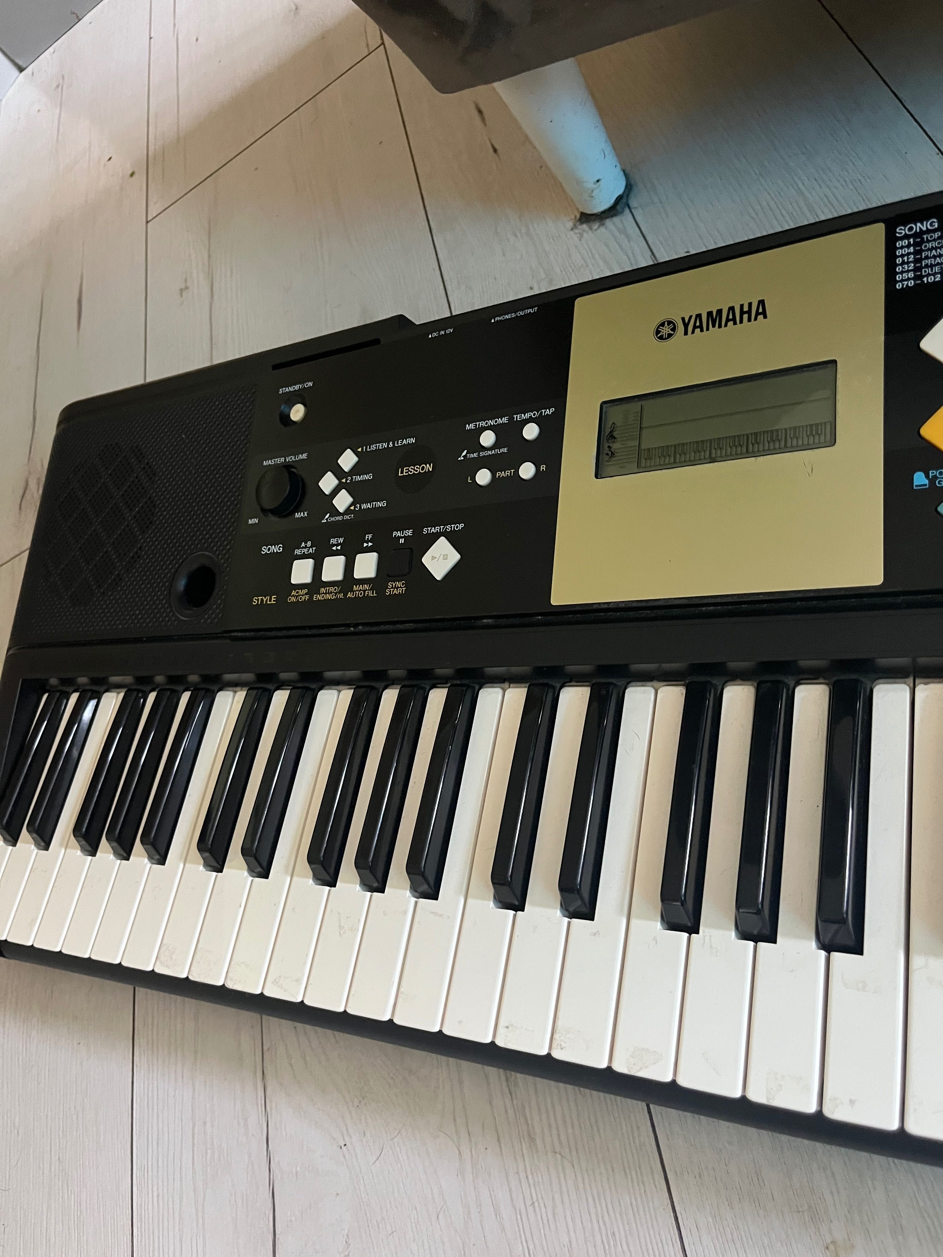 Keyboard Yamaha YPT-220