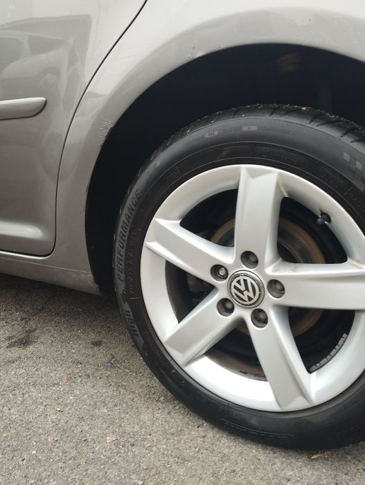 Volkswagen Touran,1.4 бенз автомат