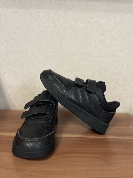Кросівки adidas 32 розмір