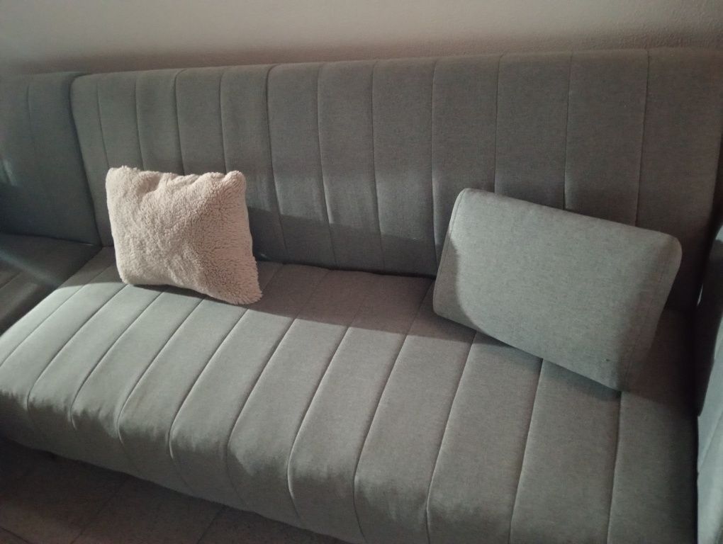 Sofá nunca usado faz de cama