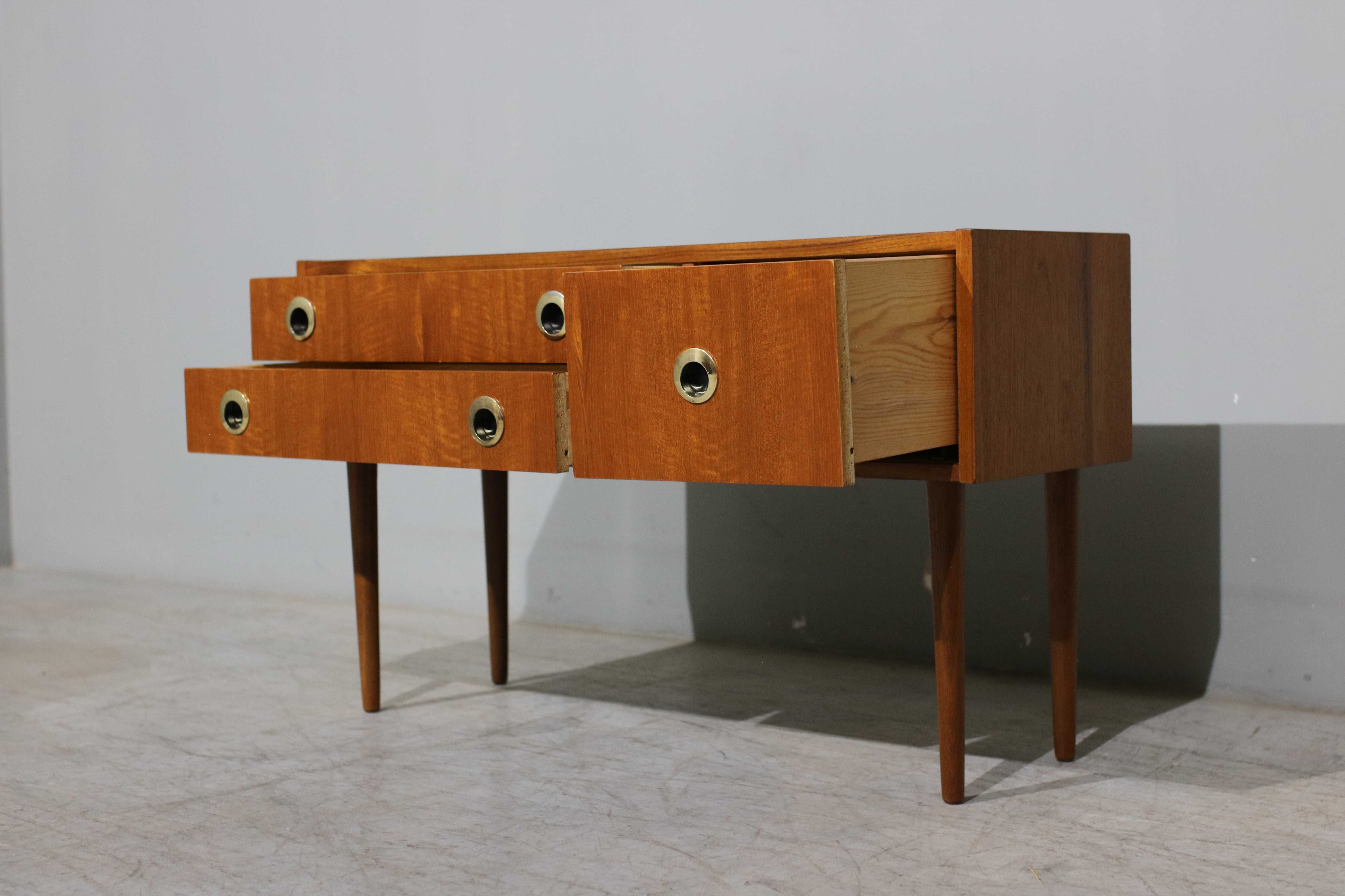 Móvel de apoio em teca | Nordic Design