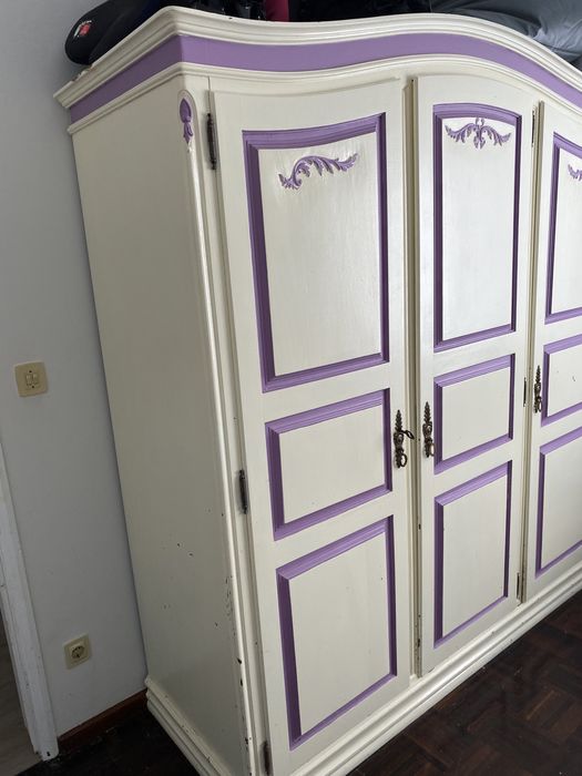 Guarda fatos em madeira