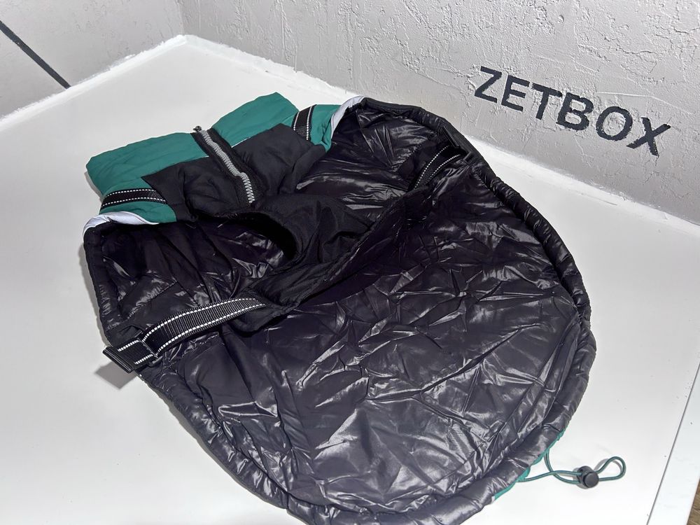 Stylowa i wodoodporna kurtka z uprzężą dla Twojego psa