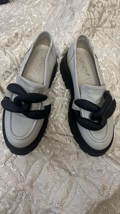 Лоферы женские.