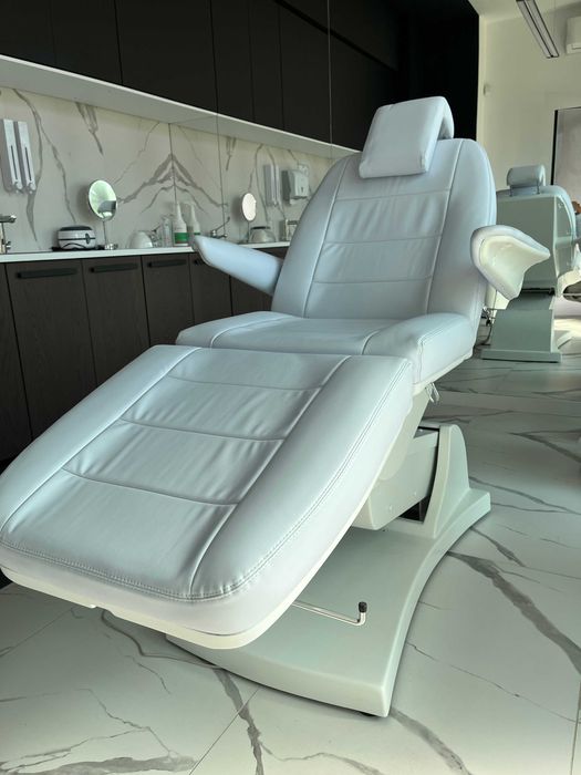 Sprzedam elektryczny fotel kosmetyczny Bologna BG-228-4 biały.