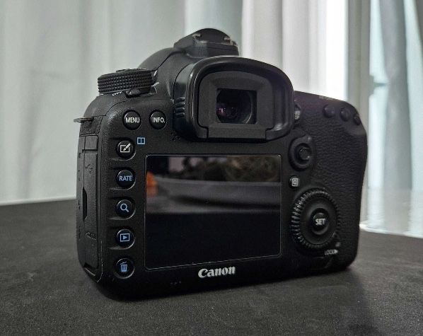 Canon EOS 7D Mark II , Opcional: Uma Lente Tamron 20-40