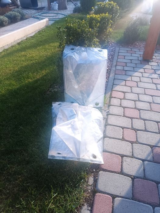 Пакет-каністра 20.5 л с краном та кришкою 


Пакети чисти, прочні, з с