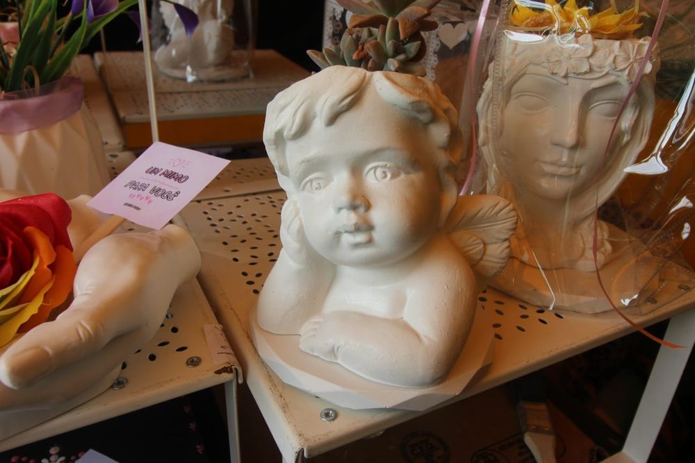 Anjo protector em gesso