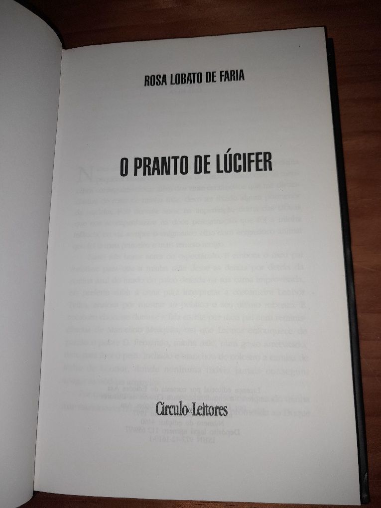 Livro O Pranto de Lúcifer de Rosa Lobato de