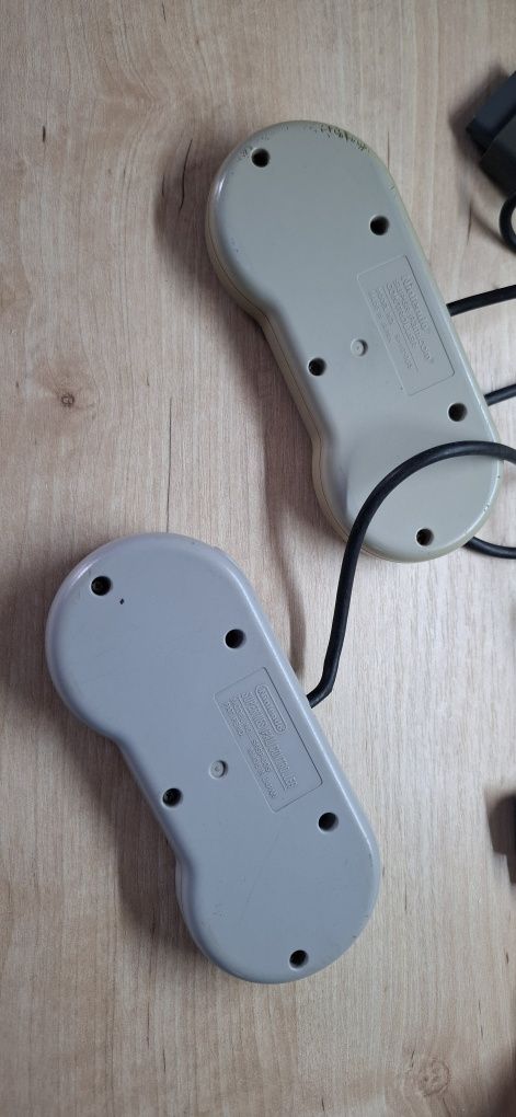 Dwa pady do konsoli nintendo snes