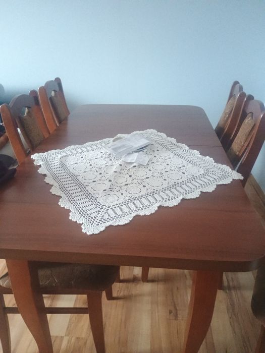 Meble pokojowe stół