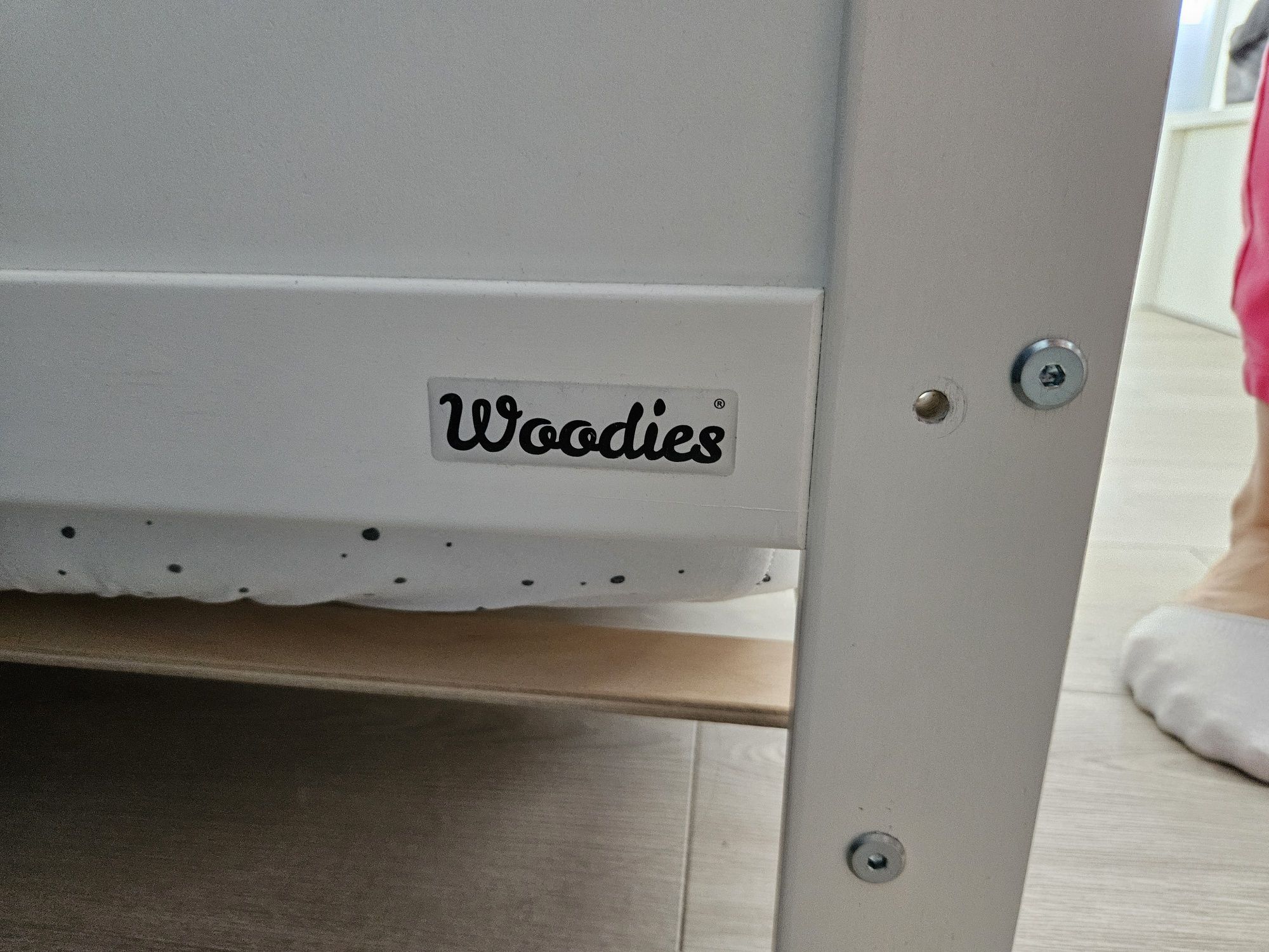 Łóżeczko Woodies Modern Cot z materacem Fiki Miki